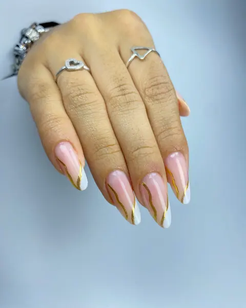 Acabamento dourado